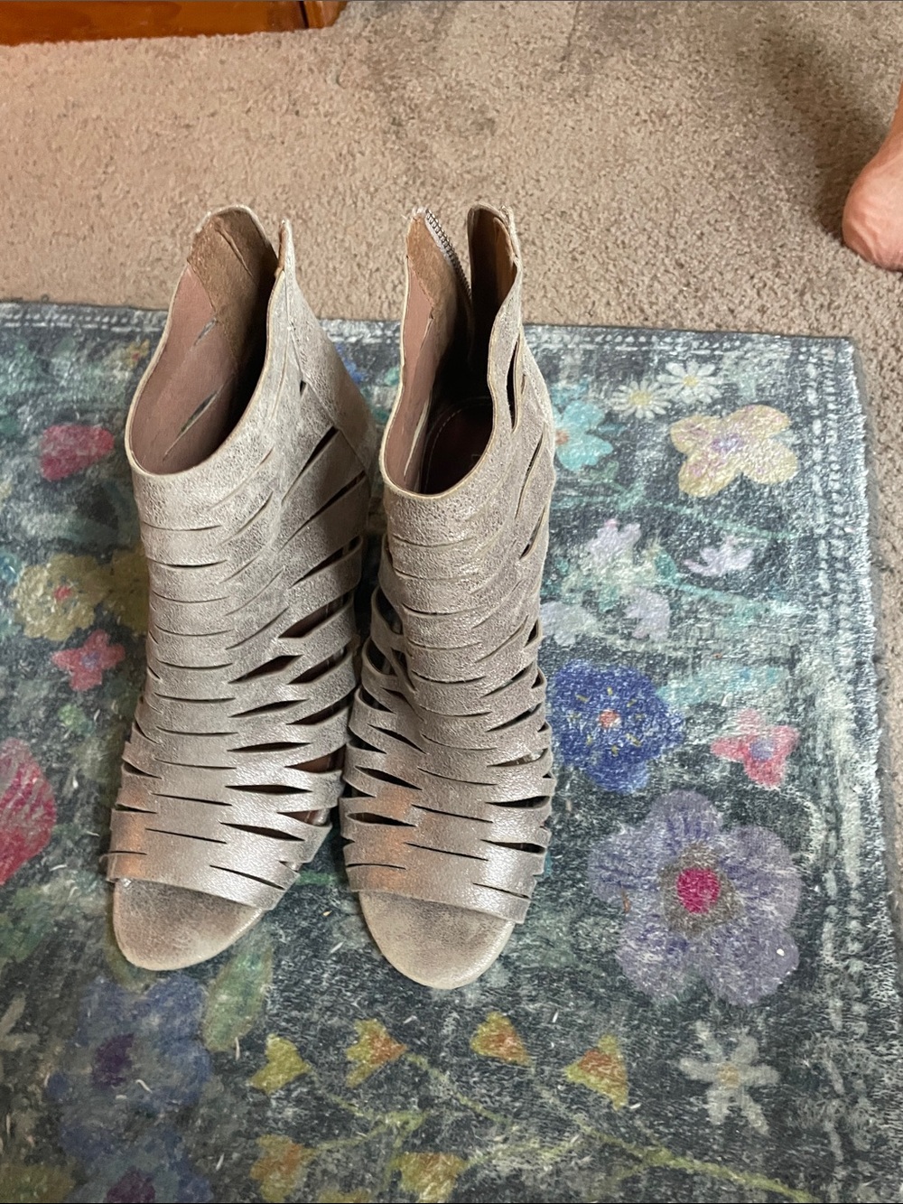 Donald J Pliner Silver Leather Open Toe Block Heel Boots. Size 8.5 fits as 9
